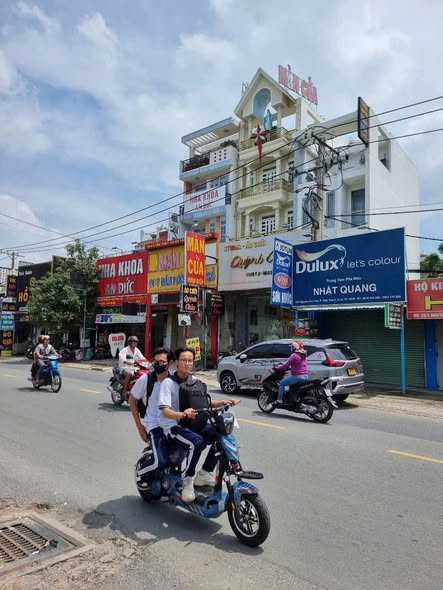 Bán nhà 4 tầng 5x20m giá 10,2 tỷ Đường Nguyễn Ảnh Thủ