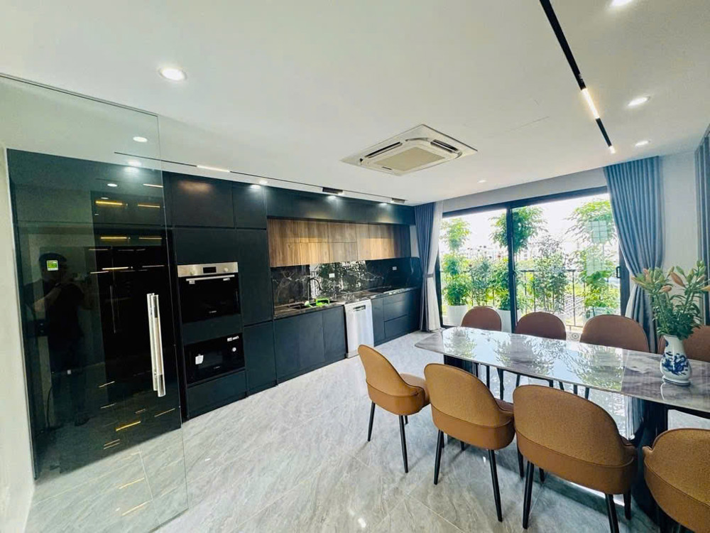 Nhà 5 tầng Ngọc Lâm Long Biên, full nội thất, ô tô đỗ cửa, gần Mipec, công viên, giá chỉ 10.4 tỷ