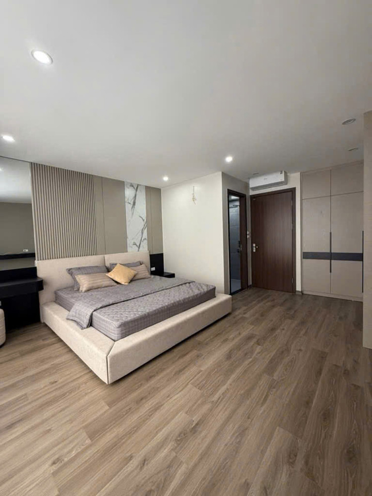 Nhà 5 tầng Ngọc Lâm Long Biên, full nội thất, ô tô đỗ cửa, gần Mipec, công viên, giá chỉ 10.4 tỷ