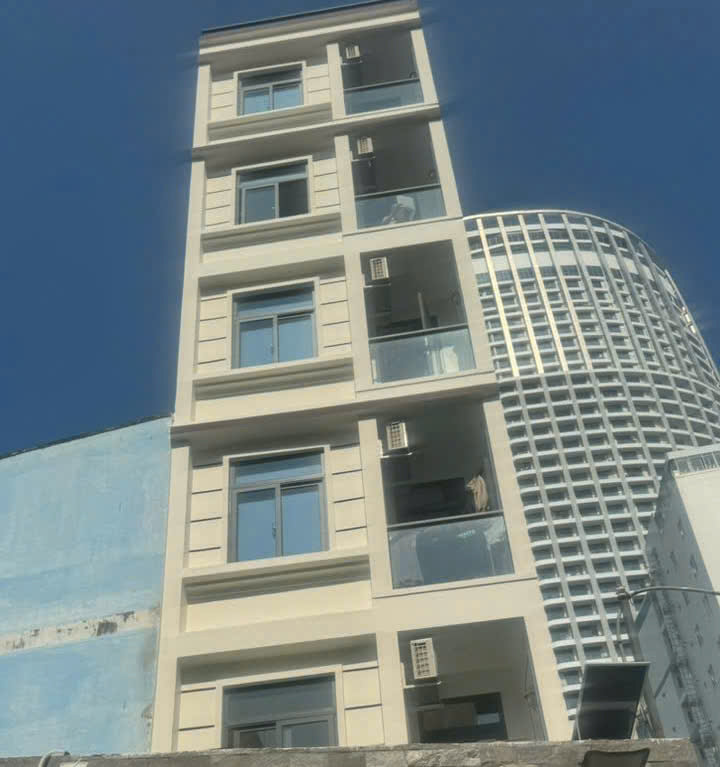 Bán Căn Hộ Nguyễn Thiện Thuật-Phường Nha Trang
Cách chợ đêm 100m
DT: 83m2 Giá bán: 15,6tỷ