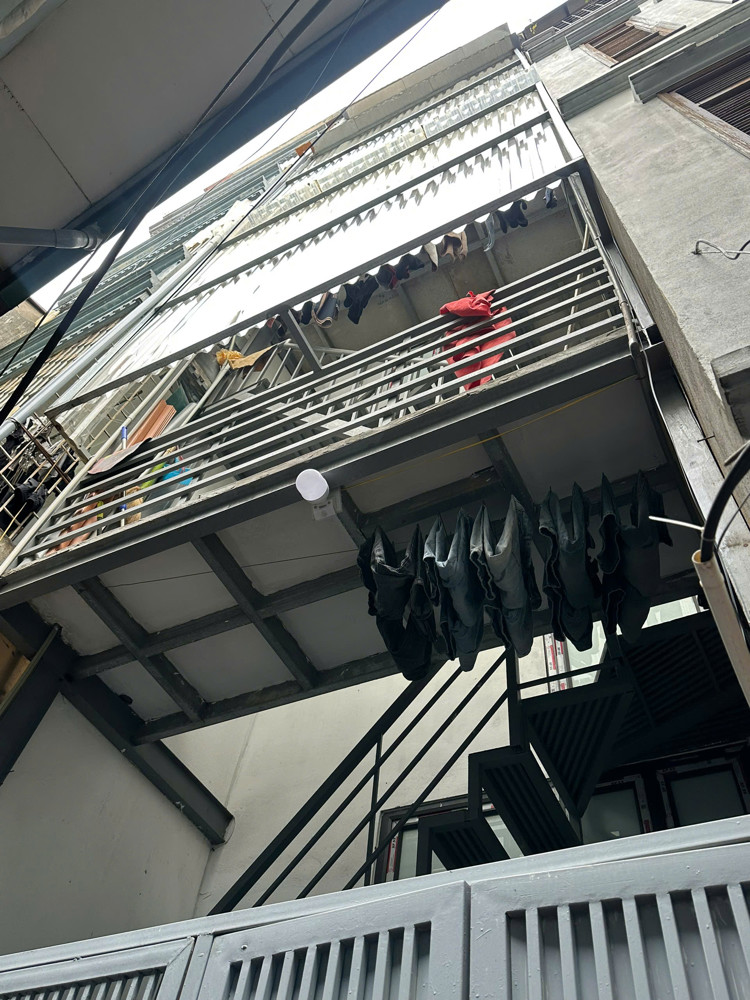 Bán nhà có sổ đỏ ngõ Mai Hương, 25m2 x 4 tầng, 3 ngủ, 2 wc, 6.1 tỷ