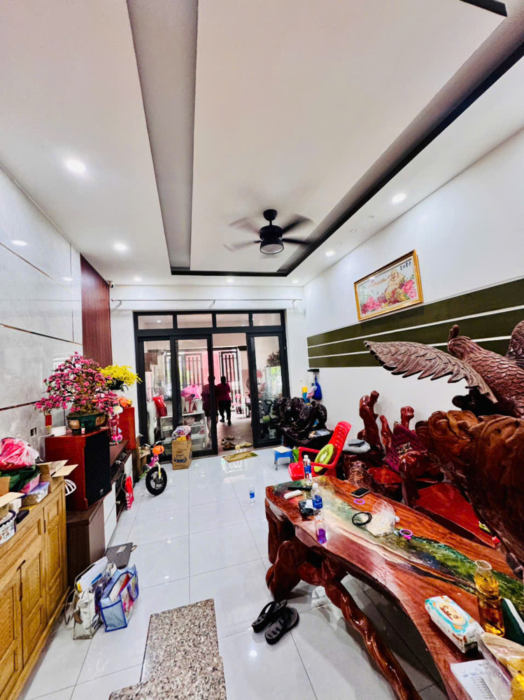 BẤN NHÀ 3 TẦNG NGÃ TƯ GA Q12- CHỢ CẦU ĐỒNG HẺM THÔNG XE TẢI - DIỆN TÍCH GẦN 80M2- SHR GIÁ NHỈNH 5.X