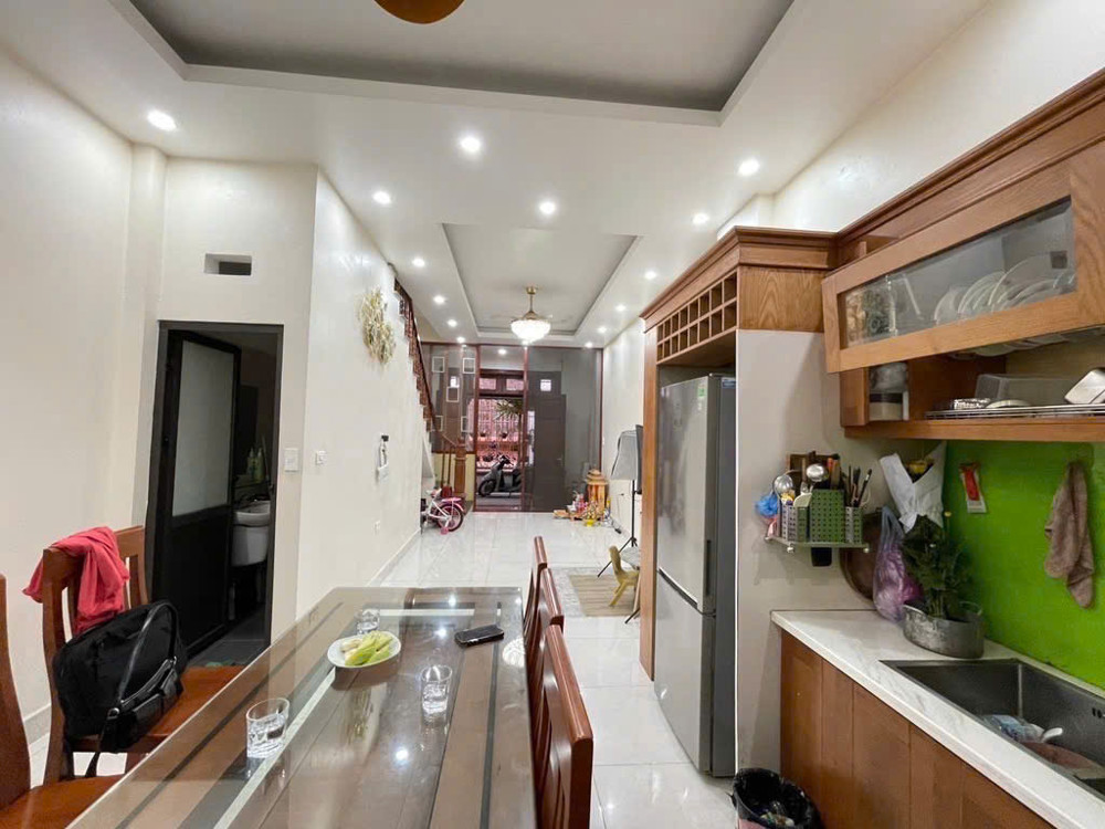 NHÀ ĐẸP DÂN XÂY KIÊN CỐ 3 TẦNG 3 P NGỦ An Đào C 43m2 X 6.75 tỷ Long Biên