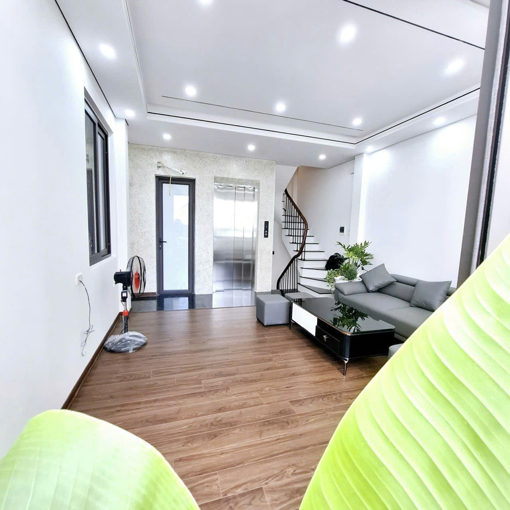 BÁN NHÀ MỚI FULL NỘI THẤT Ô TÔ ĐỖ CỬA Vũ Đình Tụng 30 m2  6 tầng 8.3 tỷ Long Biên- Hà Nội