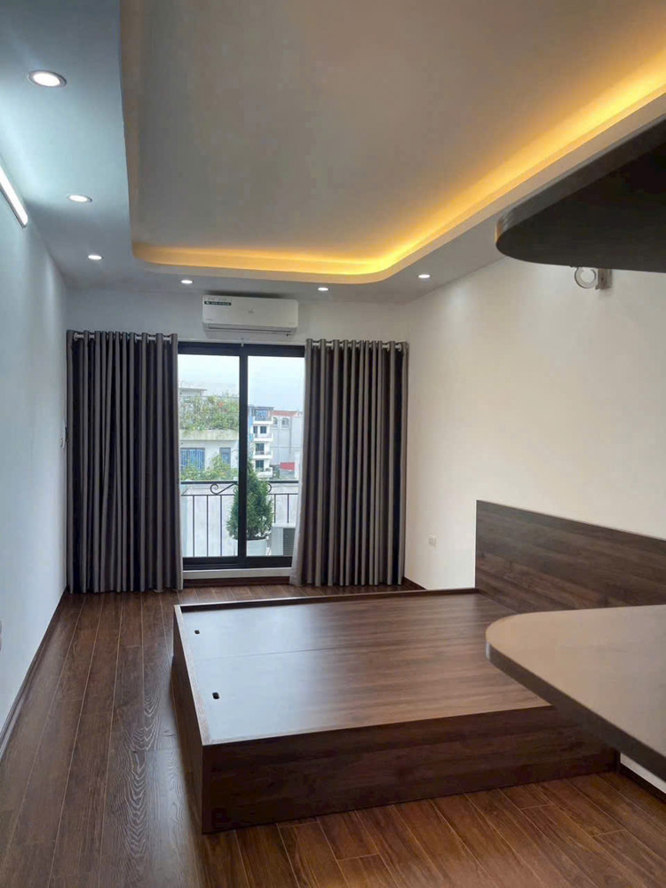 BÁN NHÀ MỚI FULL NỘI THẤT Ô TÔ ĐỖ CỬA Vũ Đình Tụng 30 m2  6 tầng 8.3 tỷ Long Biên- Hà Nội