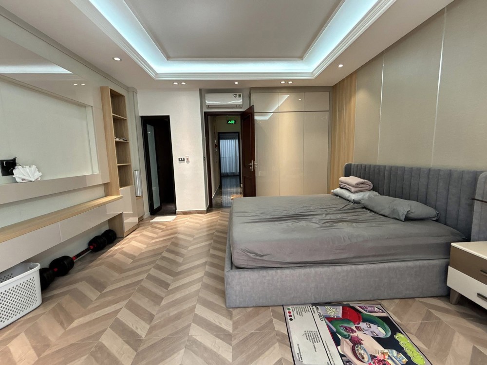 BÁN NHÀ HOÀNG QUỐC VIỆT CẦU GIẤY PHÂN LÔ VỈA HÈ Ô TÔ TRÁNH VĂN PHÒNG 60M 7 TẦNG THANG MÁY 28 TỶ