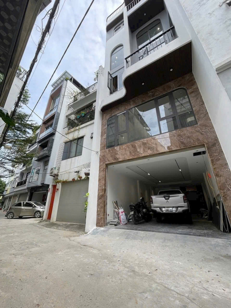 SIÊU PHẨM NHÀ MỚI 6 TẦNG Ô TÔ VÀO NHÀ FULL NỘI THẤT Phố Trạm, 46m2  13.6 Tỷ