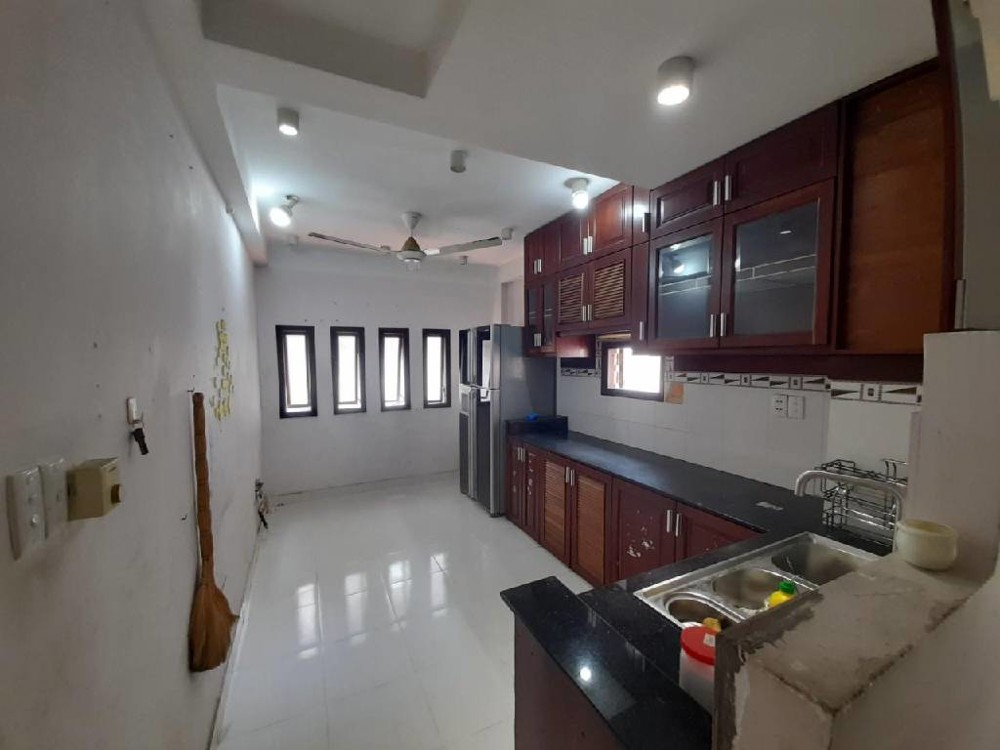 CHỈ 3.9 TỶ MÀ CÓ 5 TẦNG BTCT- TẶNG NỘI THẤT- VÀI BƯỚC RA HẺM XE TẢI  VÀ RA GA METRO CV  LÊ THỊ RIÊNG