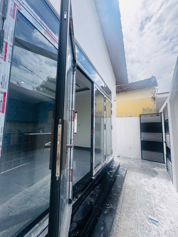 Nhà căn góc phường Tây Nha Trang  cách 23/10 50m đường ô tô tận nơi đối diện trường Mầm non Vĩnh