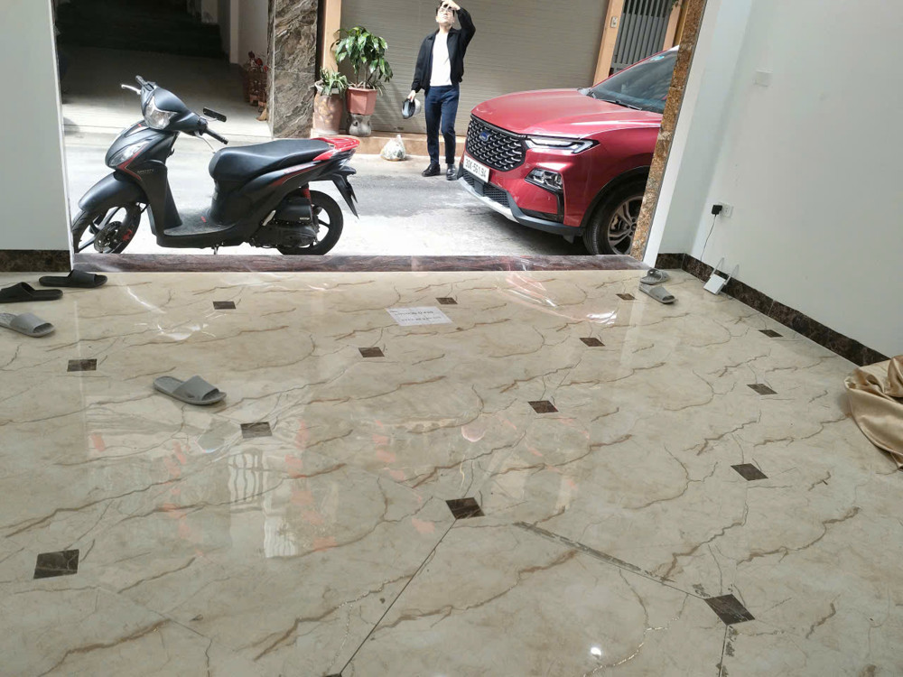 Nhà Hoàng Quốc Việt, ôtô vào nhà, gần hồ điều hòa, DT35m2, MT4m, 6 tầng thang máy (chỉ 16 tỷ)