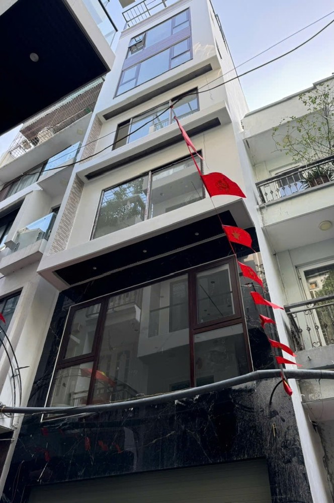 PHÚC LỢI 6 TẦNG THANG MÁY GARA 7 CHỖ, Ô TÔ TRÁNH CÁCH 20m, TRUNG TÂM PHƯỜNG. 10 TỶ HƠN