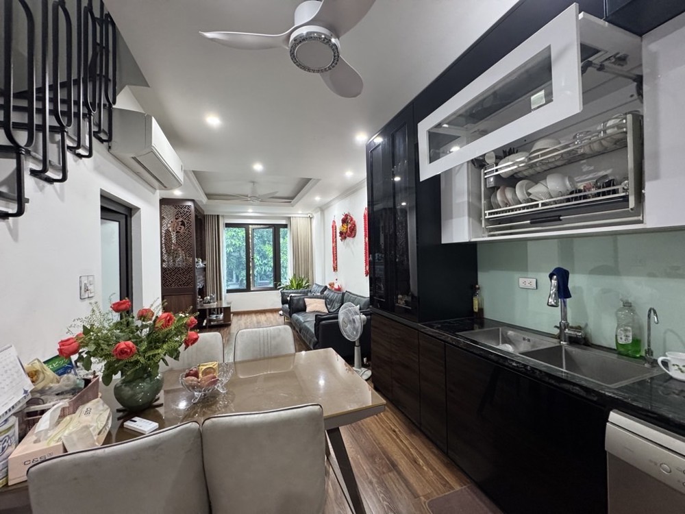 PHÚC LỢI 6 TẦNG THANG MÁY GARA 7 CHỖ, Ô TÔ TRÁNH CÁCH 20m, TRUNG TÂM PHƯỜNG. 10 TỶ HƠN