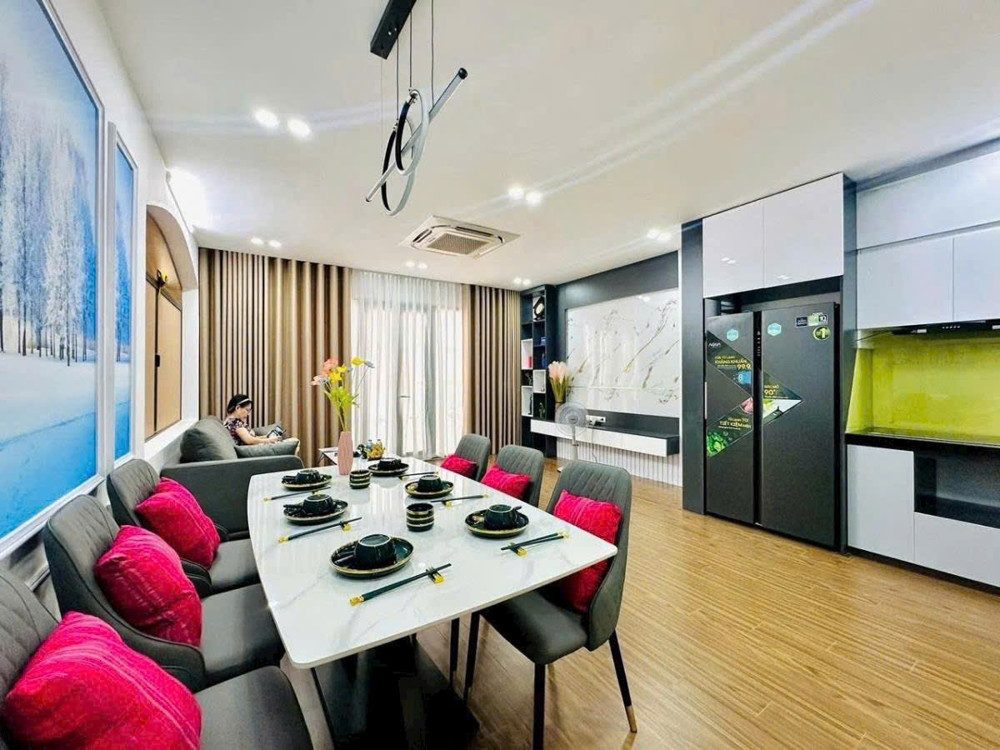 Cần bán nhà Vũ Trọng Phụng ngõ thẳng tắp cách mặt phố 30m - 60m x 5 tầng mặt tiền 5,5m