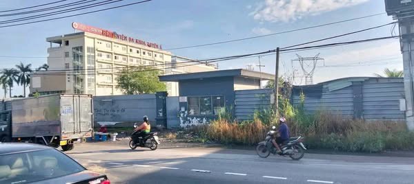 Bán đất mặt tiền 70x140m giá 145 tỷ Đường Quốc Lộ 22