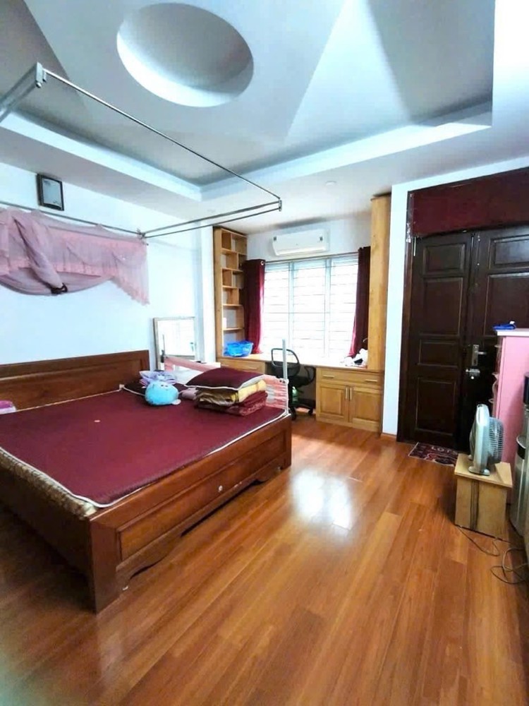 BÁN NHÀ HOÀNG NHƯ TIẾP LONG BIÊN,OTO ĐỖ CỔNG, 2 THOÁNG,DÂN XÂY,44M NHỈNH 8 TỶ