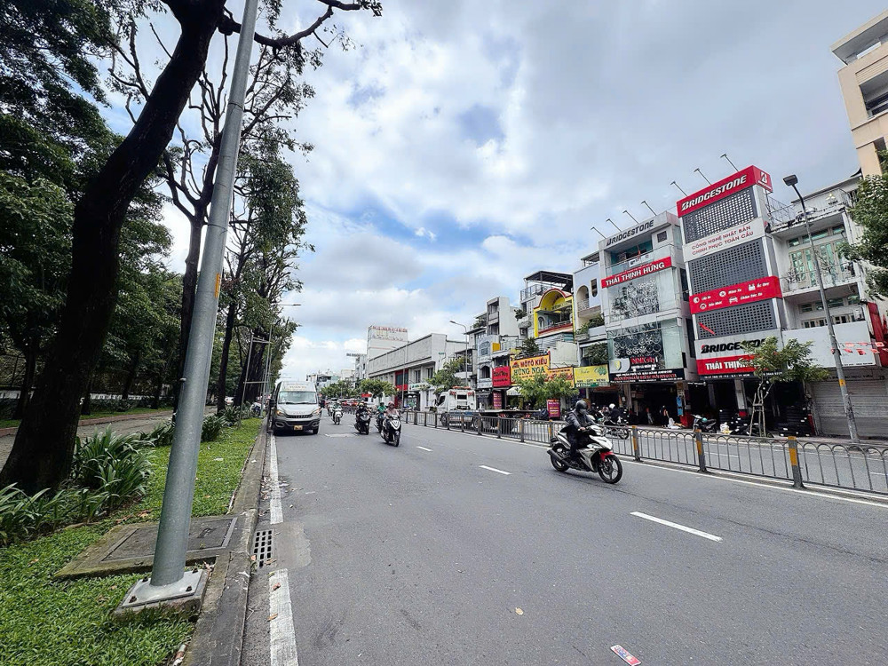 BÁN NHÀ QUẬN 3 - MẶT TIỀN KD Đ.LÝ THÁI TỔ - VỊ TRÍ SIÊU VIP ĐỐI DIỆN NHÀ KHÁCH CHÍNH PHỦ - NGAY