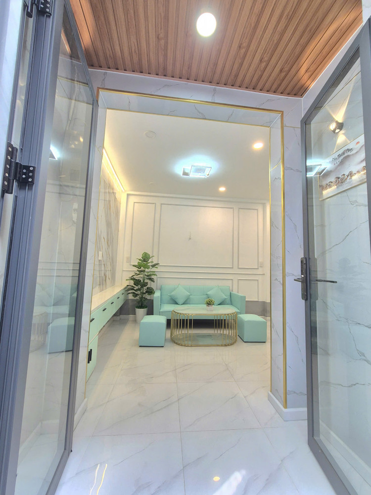 Bán nhà hẻm Đồng Đen, phường 14, Tân Bình - Nhà mới đẹp, sát mặt tiền đường, giá tốt