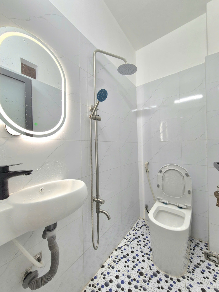 Bán nhà hẻm Đồng Đen, phường 14, Tân Bình - Nhà mới đẹp, sát mặt tiền đường, giá tốt