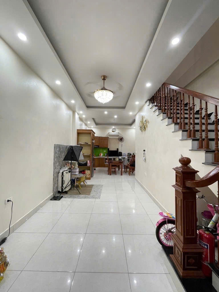 NHÀ ĐẸP DÂN XÂY KIÊN CỐ 3 TẦNG 3 P NGỦ An Đào C 43m2 X 6.75 tỷ Long Biên