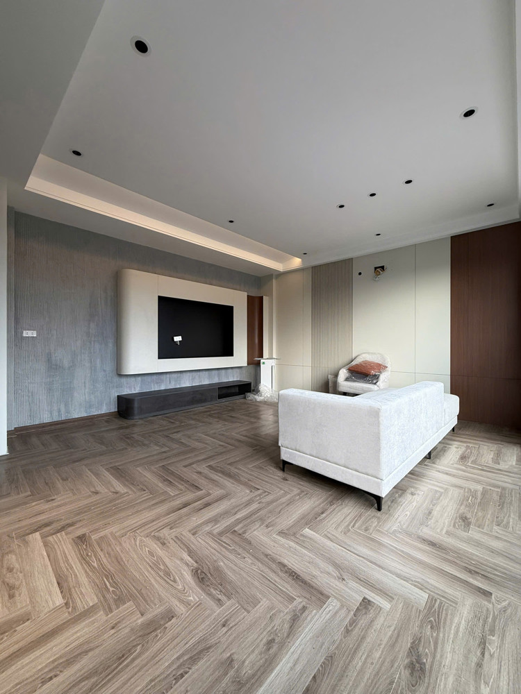 BÁN NHÀ MƯỚI Ô TÔ ĐỖ CỬA Tân Thụy 42m2 X 6 Tầng mặt tiền 7.6m, 15.2 tỷ Long Biên