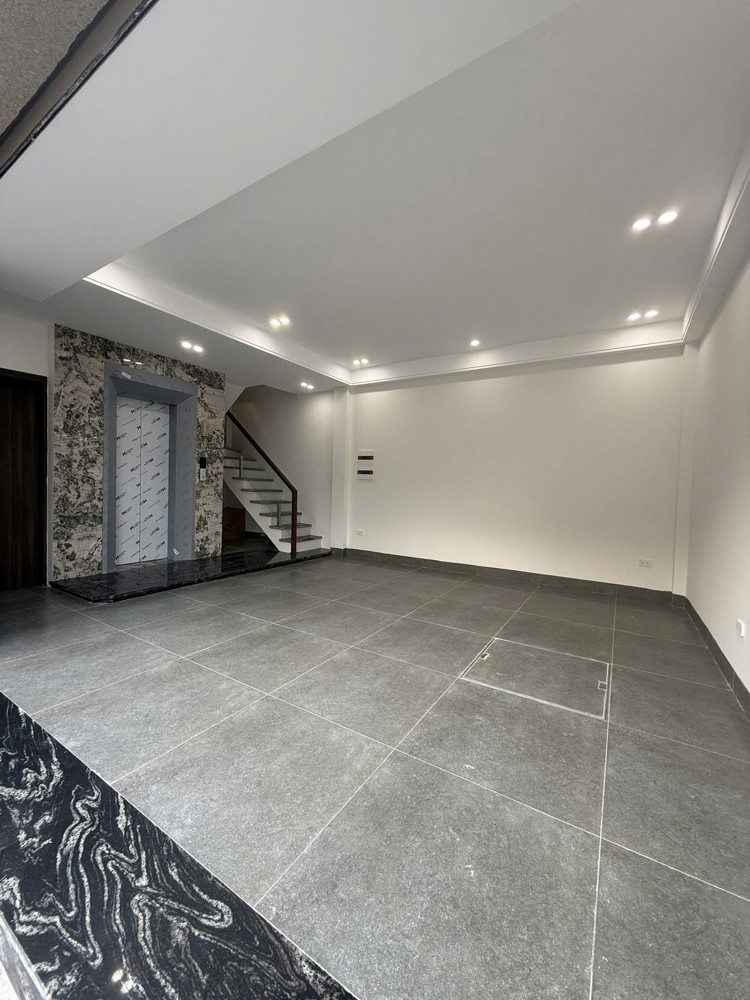 BÁN NHÀ MƯỚI Ô TÔ ĐỖ CỬA Tân Thụy 42m2 X 6 Tầng mặt tiền 7.6m, 15.2 tỷ Long Biên