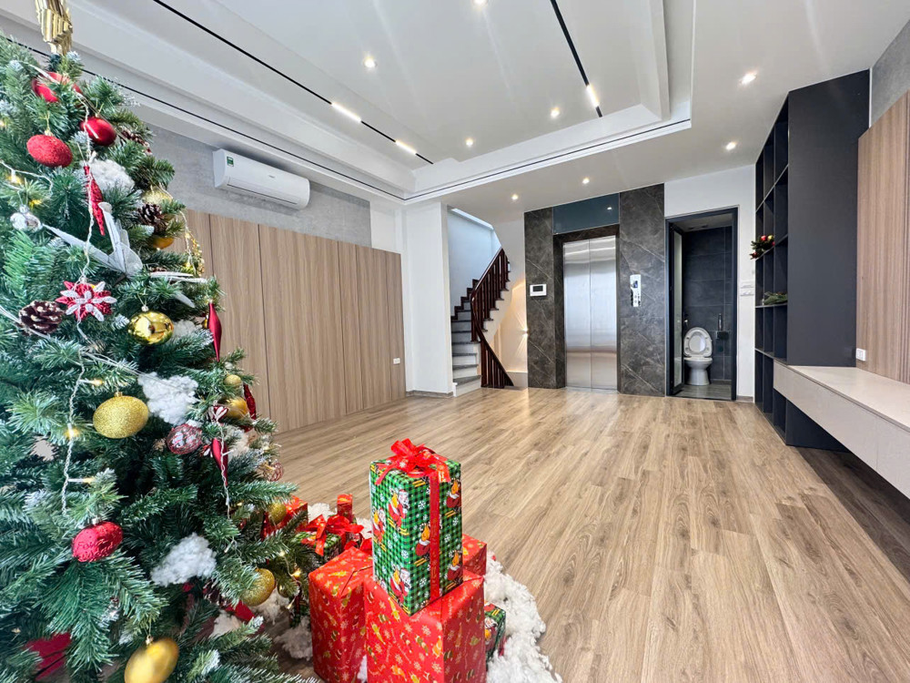 NHÀ ĐẸP  PHỐ TRẠM – LONG BIÊN – 6 TẦNG THANG MÁY – FULL NỘI THẤT 37m2 11.5 Tỷ