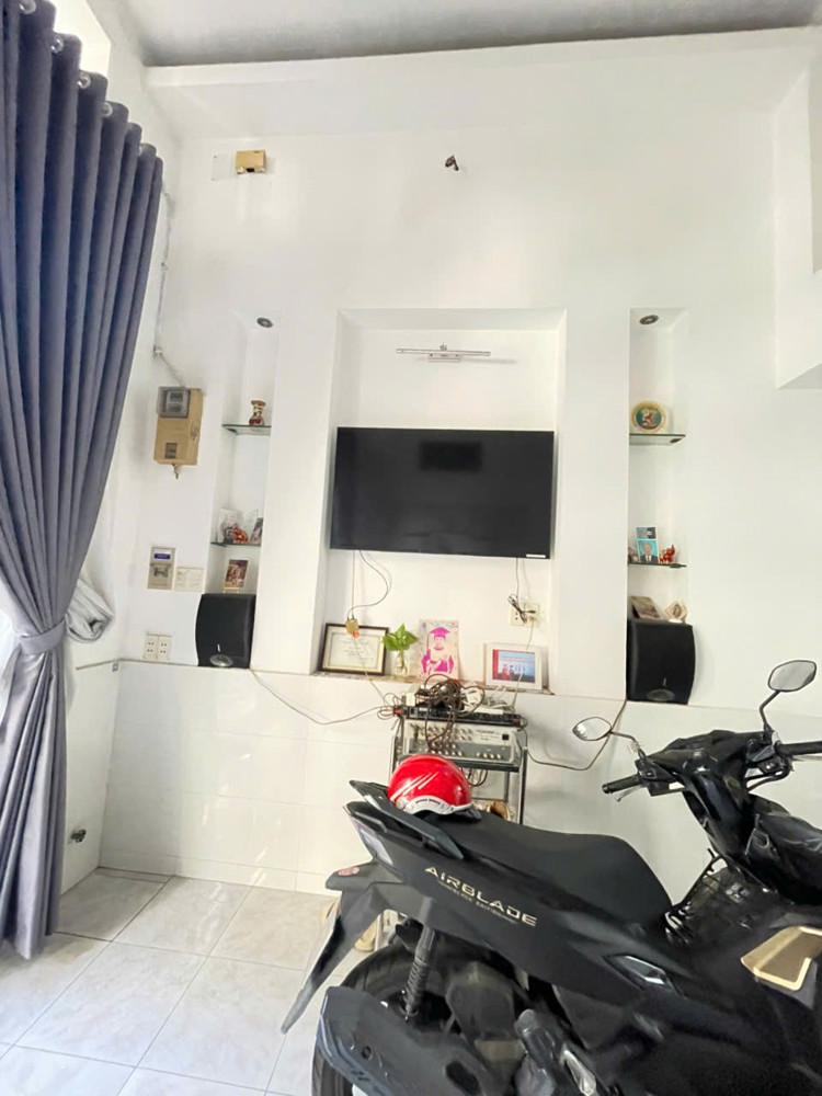 Bán nhà hxh Phan Huy Ích mới đẹp gần Emart Tân Bình, 2 lầu, 3PN, giá tốt