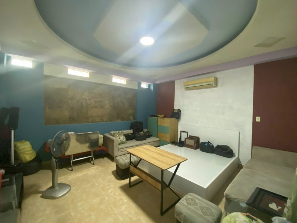 Bán nhà mặt tiền Nguyễn Minh Hoàng, phường 12, quận Tân Bình, khu K300