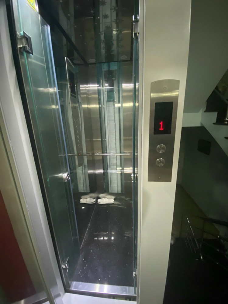 Bán nhà mặt tiền Nguyễn Minh Hoàng, phường 12, quận Tân Bình, khu K300