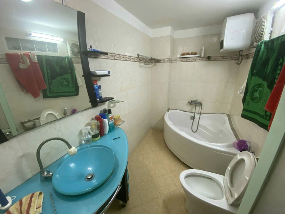 Bán nhà mặt tiền Nguyễn Minh Hoàng, phường 12, quận Tân Bình, khu K300