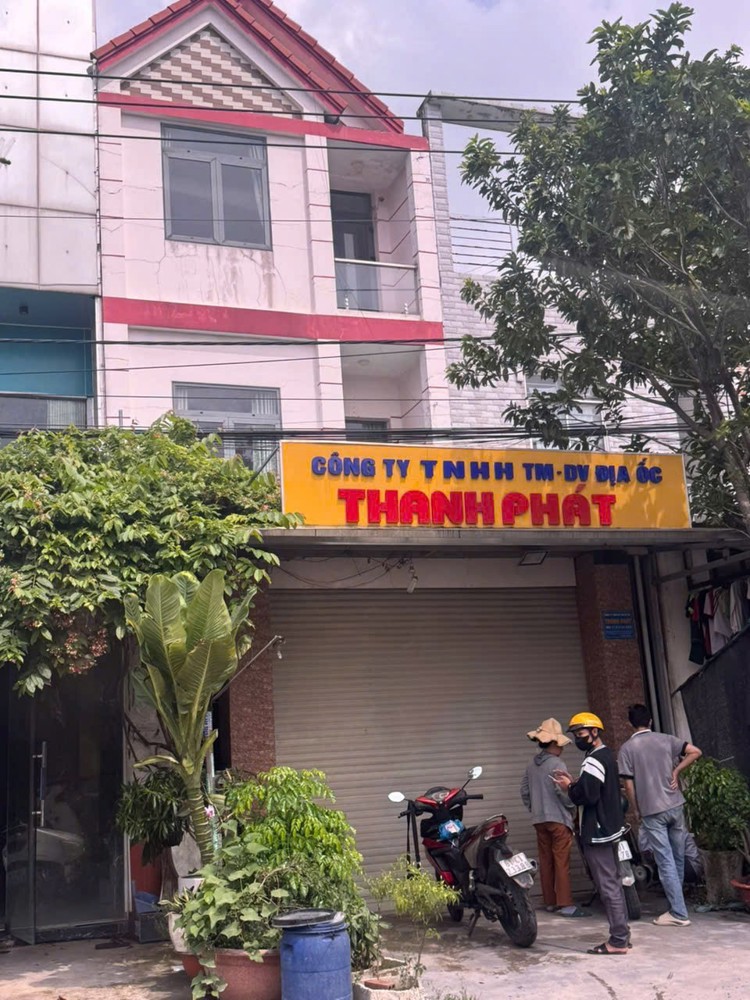 CHÍNH CHỦ Cần Bán 2 Căn Nhà Vị Trí Đắc Địa Tại Thành phố Dĩ An, Bình Dương