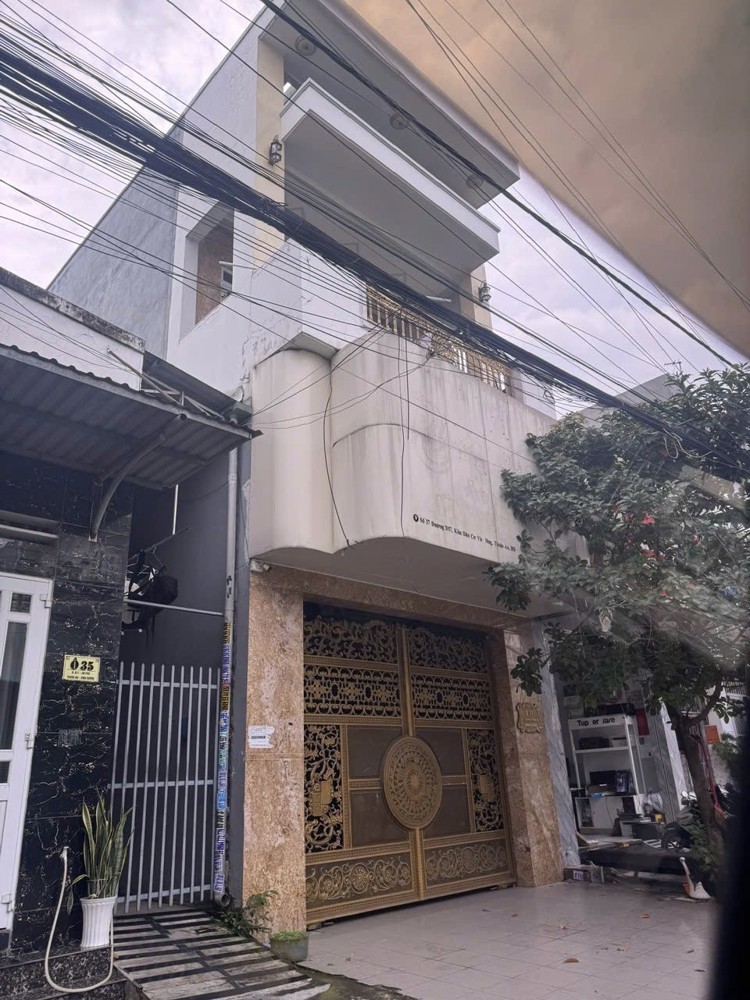 CHÍNH CHỦ Cần Bán 2 Căn Nhà Vị Trí Đắc Địa Tại Thành phố Dĩ An, Bình Dương