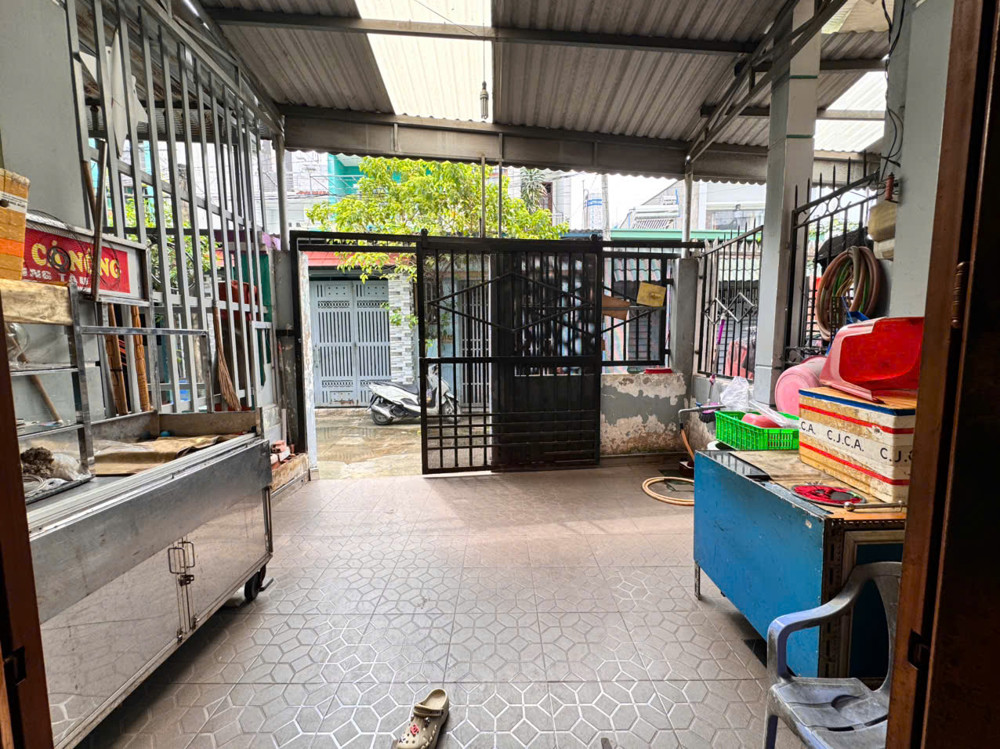 Bán nhà 2 Tầng Đông Hòa,SHR đường xe hơi,gần chợ Đông Hòa,giá rẻ