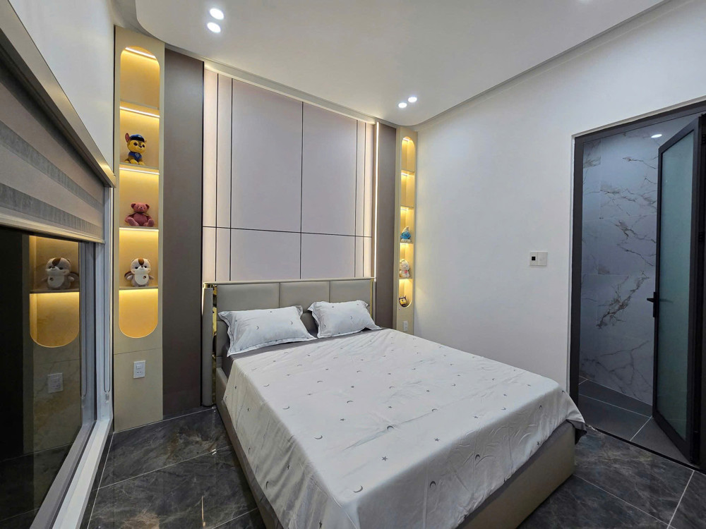 BÁN NHÀ NGUYỄN VĂN CỪ LONG BIÊN,OTO, DÂN XÂY,NGÕ THÔNG, FULL NỘI THẤT42M