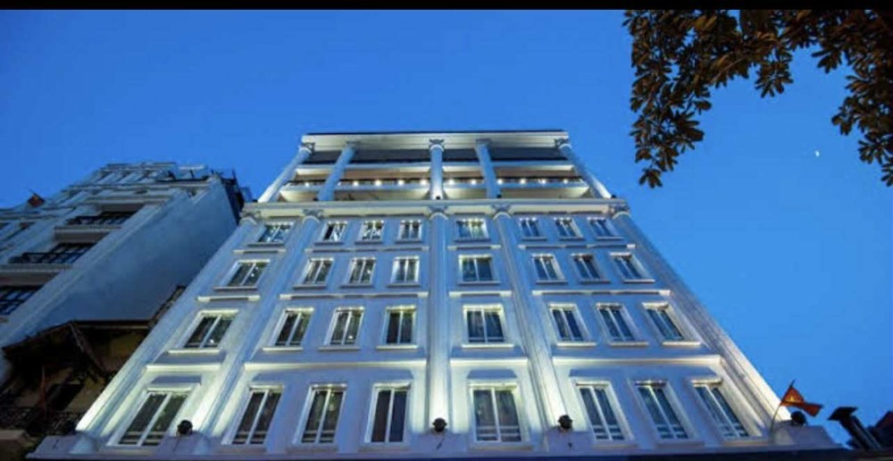 bán khách sạn 4* Hoàn Kiếm, 500m x 12 tầng, mặt tiền 18m, dòng tiền 1 tỷ/tháng