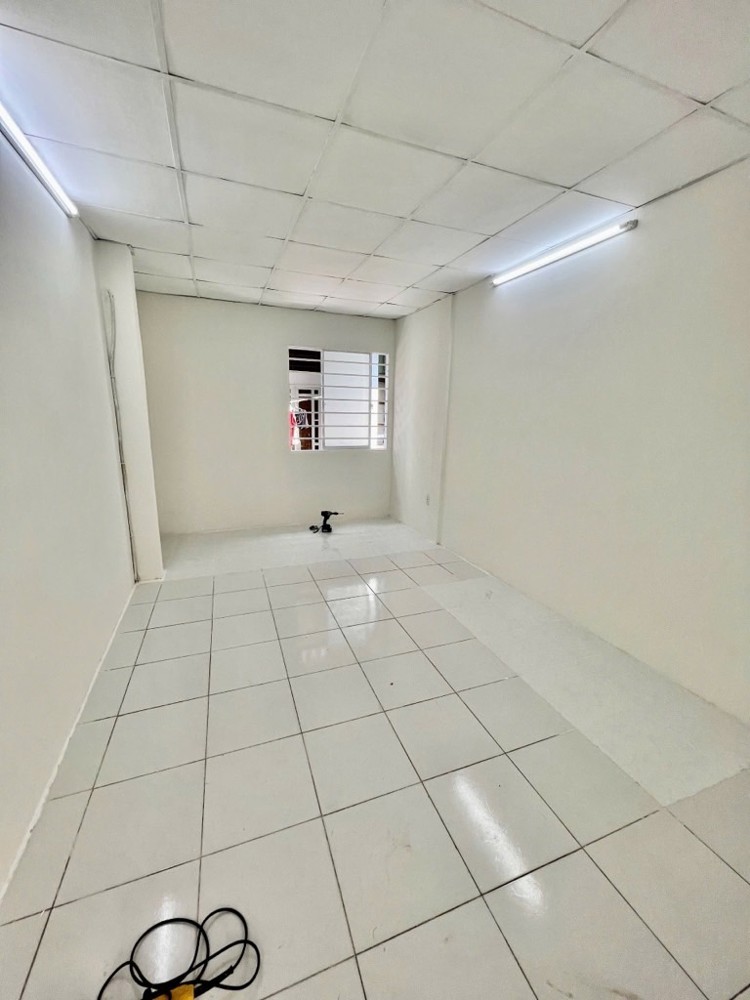 [TÂN BÌNH ] HIỆP NHẤT - HẺM 1 SẸC ,SÁT MẶT TIỀN, 35M2, 2 TẦNG ĐÚC MỚI ĐẸP ,HOÀN CÔNG ĐỦ, SỔ ĐẸP,