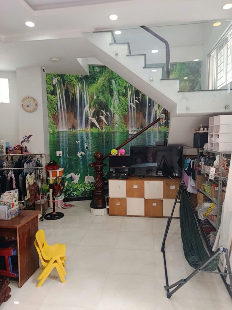 NHÀ 2 LẦU ĐƯỜNG TRƯỜNG CHINH - HẺM XE TẢI - NGANG 6.5X7 - Quận 12 - GIÁ 4.2 TỶ TL