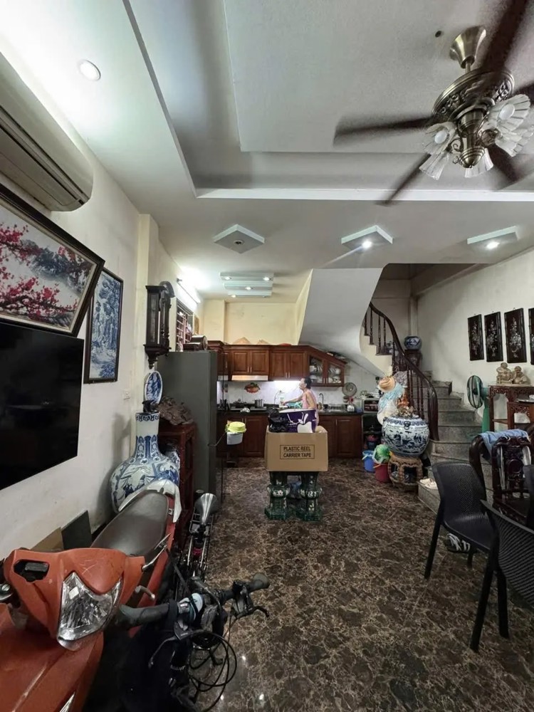 Bán Nhà  Lệnh Cư 30/33m2. 5 tầng. mặt tiền 4.6m. giá 9.7 tỷ Hà Nội