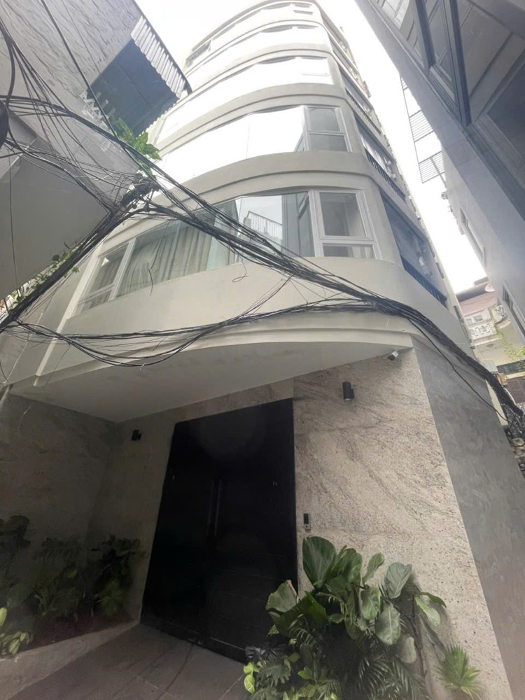 Giảm 3 tỷ cần bán toà nhà dòng tiền 318 La Thành thông sang Hào Nam 11 CHDV cao cấp cho thuê 1,2 tỷ/