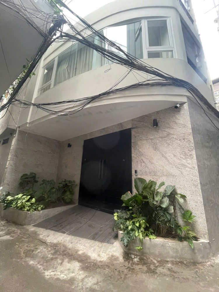 Giảm 3 tỷ cần bán toà nhà dòng tiền 318 La Thành thông sang Hào Nam 11 CHDV cao cấp cho thuê 1,2 tỷ/