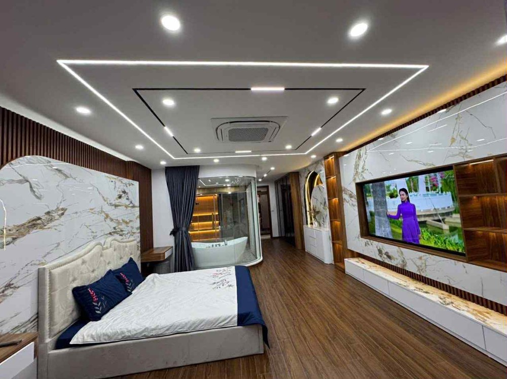 bán nhà lô góc Long Biên, 8 tầng, thang máy, ôtô tránh, kinh doanh, full nội thất