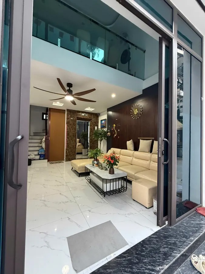 BÁN NHÀ RIÊNG Thượng Thanh 6 TẦNG THANG MÁY 39 M2, 8.9 Tỷ Long Biên Hà Nội