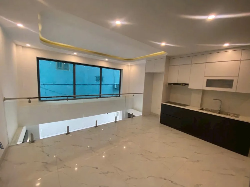 BÁN NHÀ RIÊNG Thượng Thanh 6 TẦNG THANG MÁY 39 M2, 8.9 Tỷ Long Biên Hà Nội