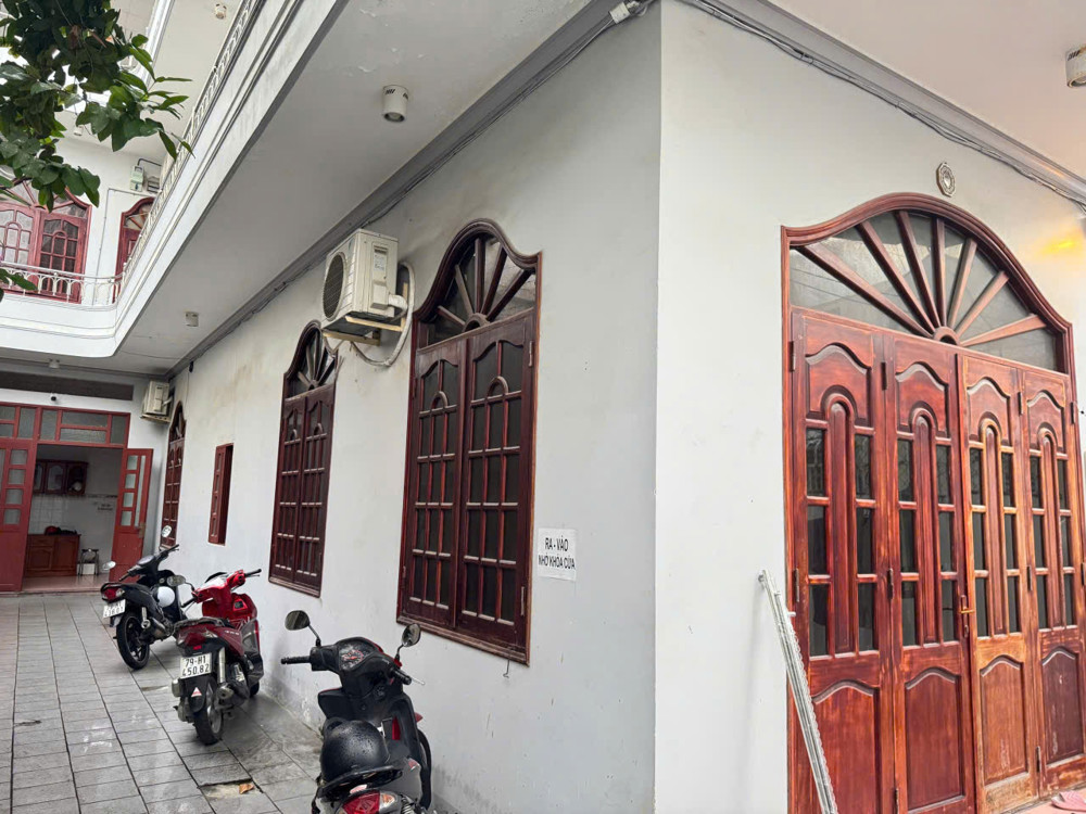 Bán nhà 3 tầng đường Nguyễn Biểu – Nha Trang, 151m², 6 phòng ngủ, giá 12 tỷ