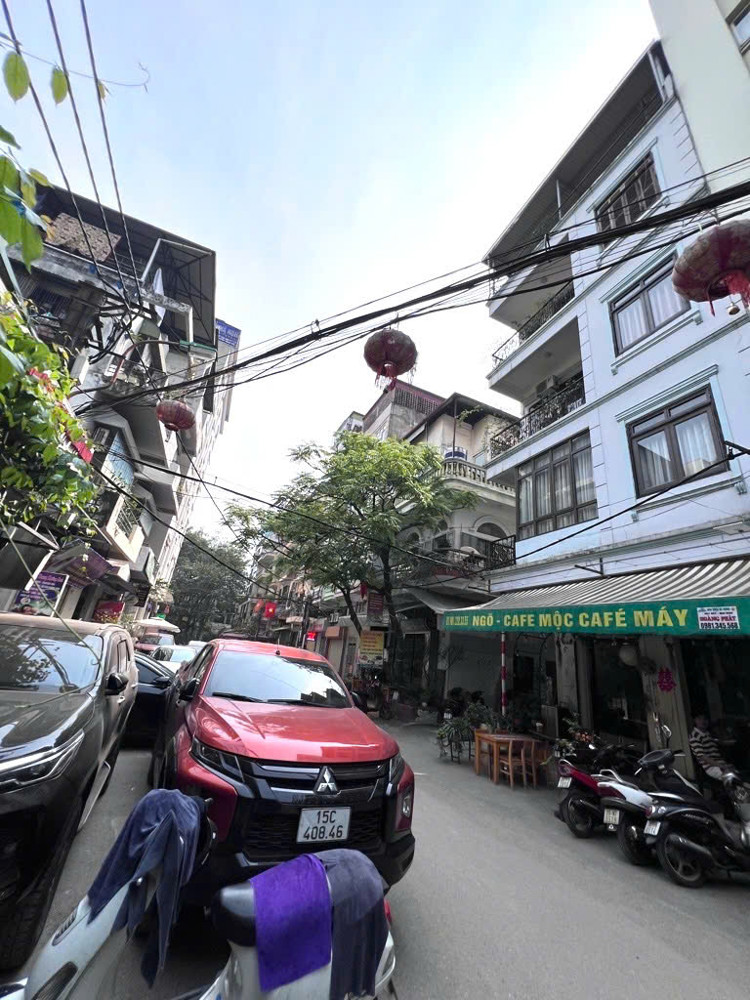 Bán khách sạn 10 tầng Phương Mai vị trí độc tôn lô góc hiếm trong tầm giá 23 tỷ