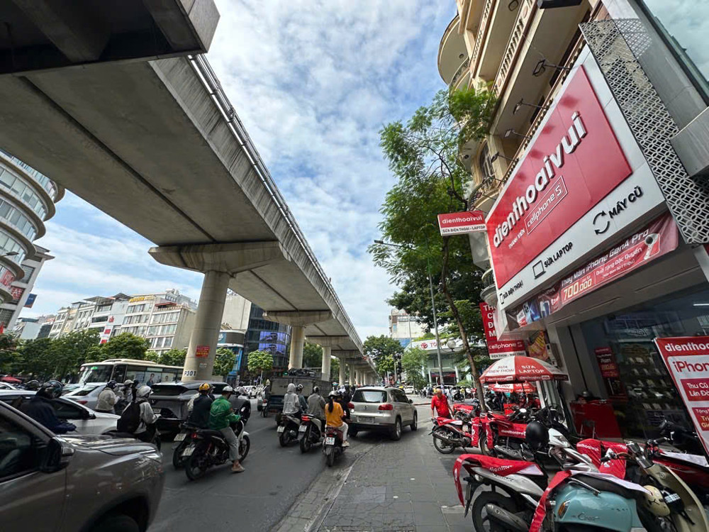 GIẢM SÂU 4 TỶ - CHỦ THIỆN CHÍ - MẶT PHỐ CẦU GIẤY - 2 MẶT TIỀN - SỔ VUÔNG ĐÉT