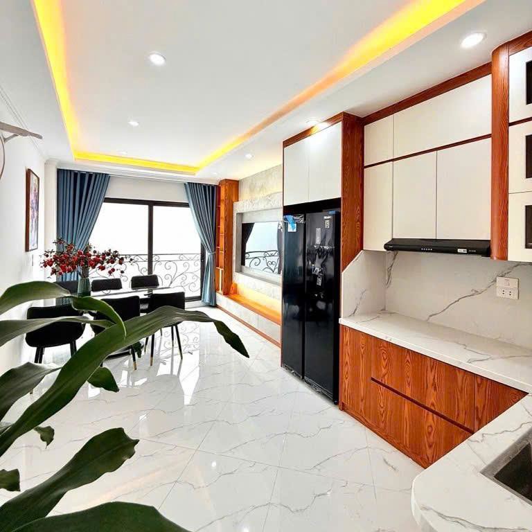 NHỈNH 8 TỶ SỞ HỮU MỚI XÂY THANG MÁY Ô TÔ GẦN PHƯỜNG ĐỊNH CÔNG, 32M2 X 6 TẦNG