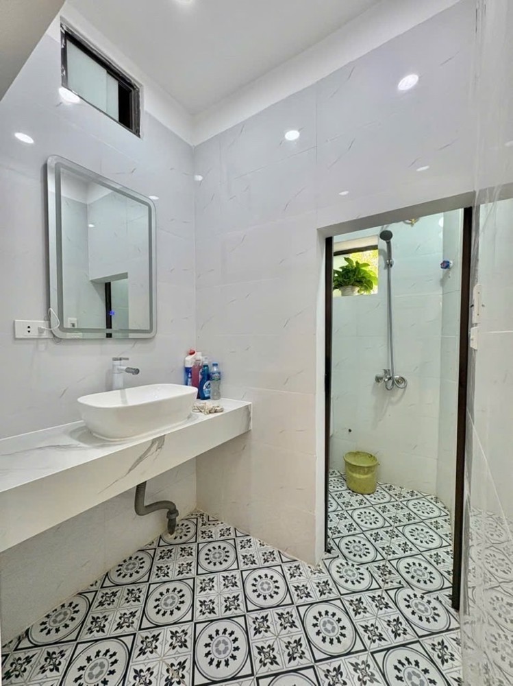 TẬP THỂ CHÙA LÁNG DT 100M GIÁ 4,5 TỶ,Ô TÔ ĐỖ CHÂN TÒA,LÔ GÓC,3 MẶT THOÁNG,NGÕ THÔNG