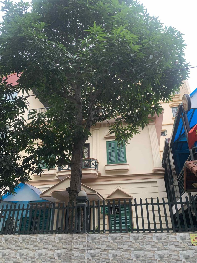 bán nhà mặt hồ Bồ Đề, diện tích 226m, mặt tiền 12m, 2 thoáng, full thổ cư