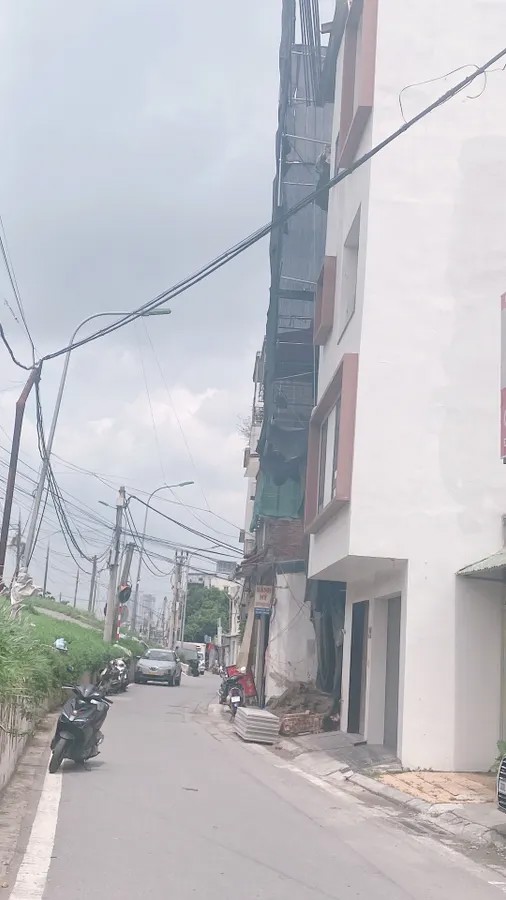 BÁN NHÀ MẶT PHỐ KINH DOANH ĐỈNH, Bát Khối 45/60 m2 X 4 Tầng,10 tỷ Long Biên Hà Nội